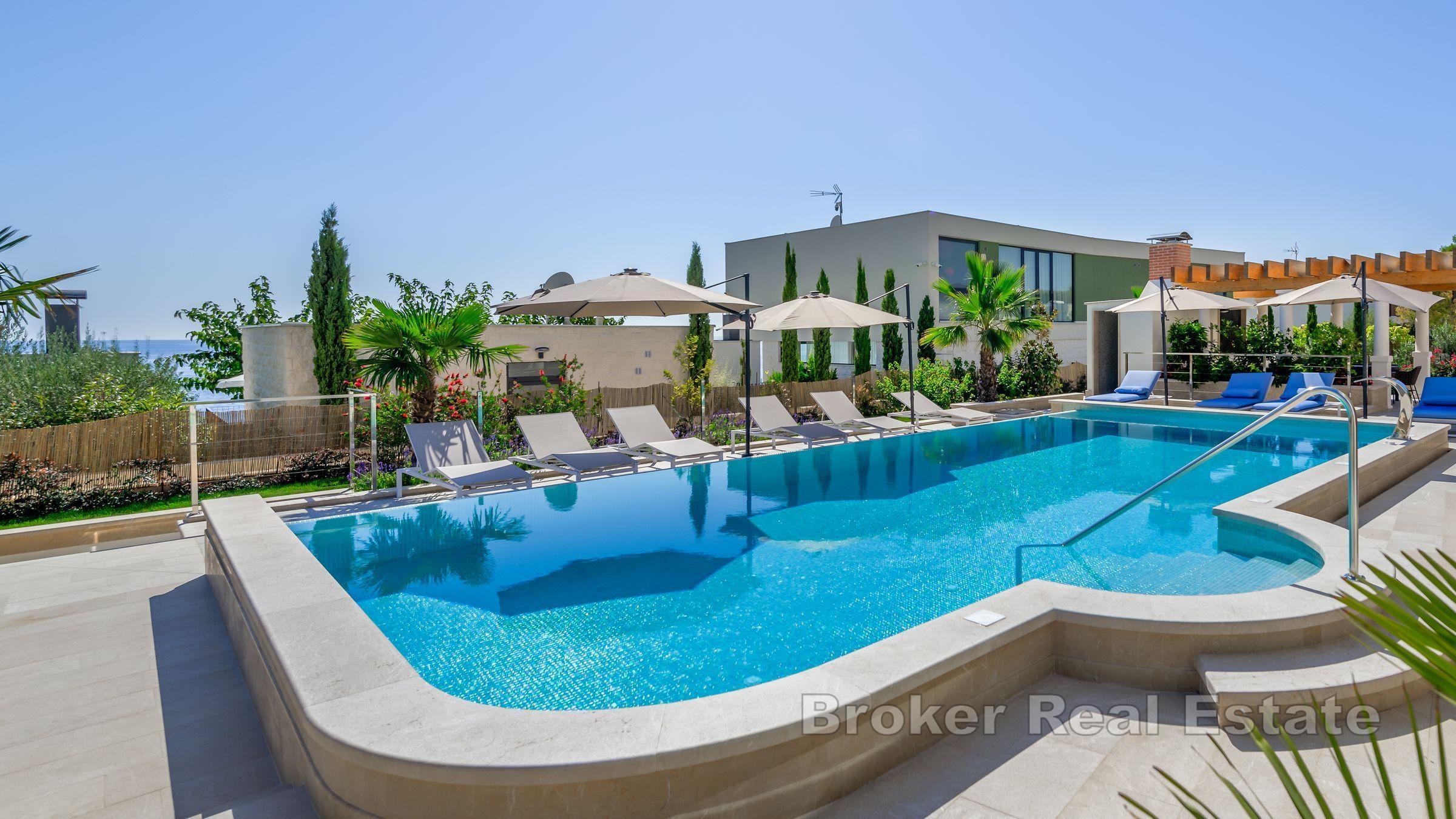 Rogoznica - Nowo wybudowana kamienna willa z widokiem na morze