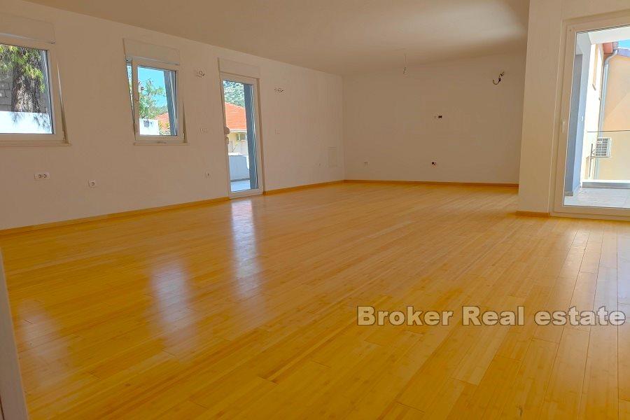 Marina - Newly built house with pool 50m from the sea