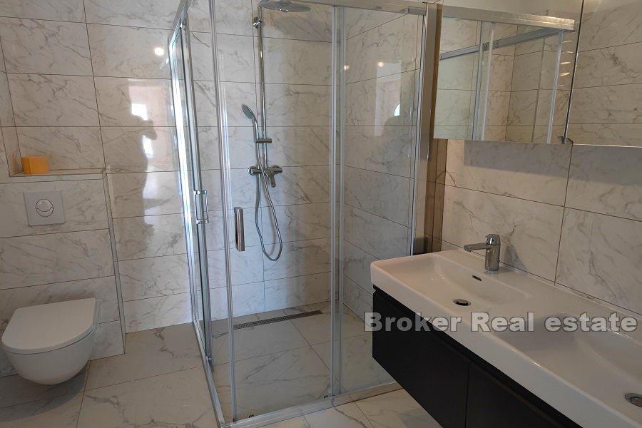 Marina - Newly built house with pool 50m from the sea