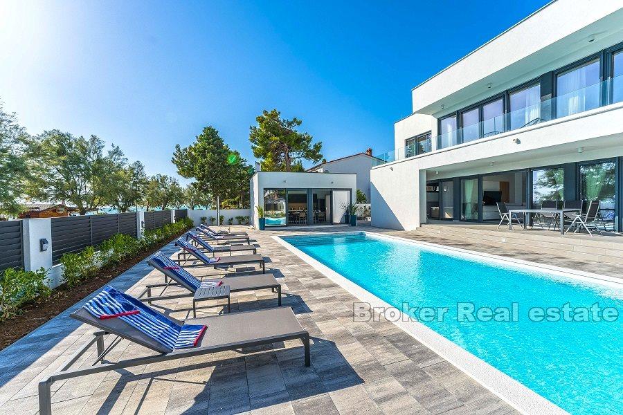 Nedaleko Zadaru - Moderní vila v první řadě k moři