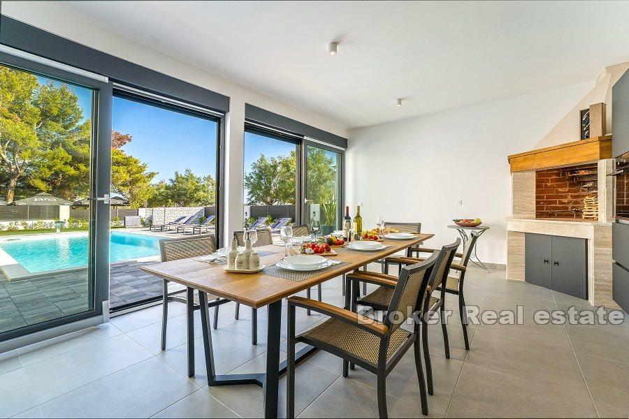 Nedaleko Zadaru - Moderní vila v první řadě k moři