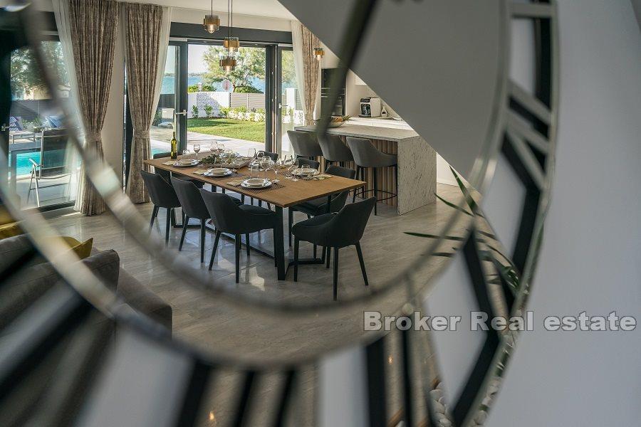 W pobliżu Zadaru - Nowoczesna willa w pierwszym rzędzie do morza