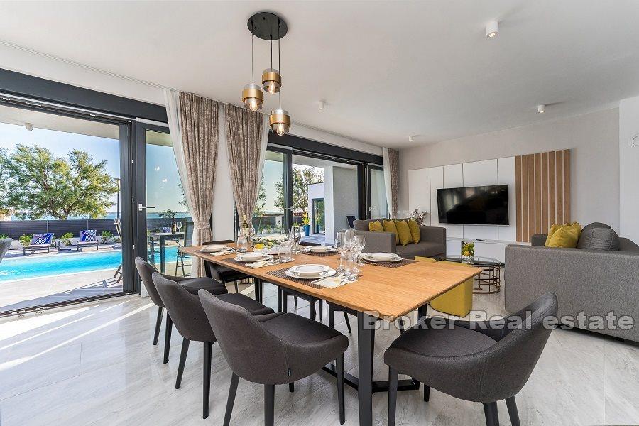 Nedaleko Zadaru - Moderní vila v první řadě k moři