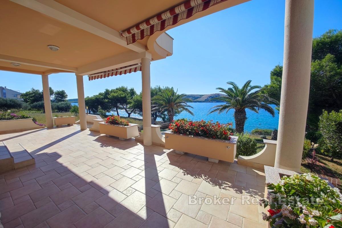 Pag - Maison première rangée de la mer