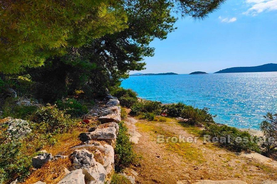 Rogoznica - Działka budowlana z domem blisko morza