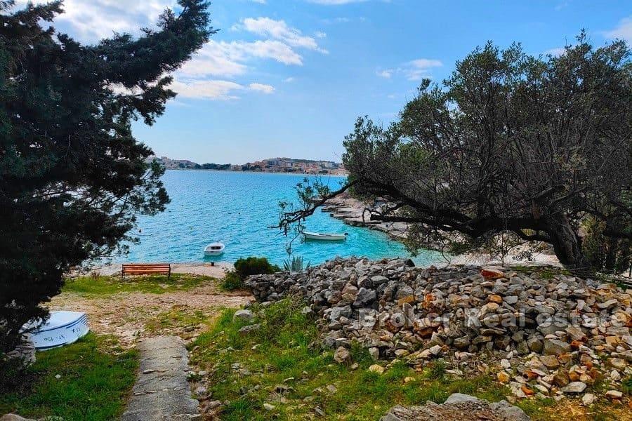 Rogoznica - Baugrundstück mit Haus am Meer