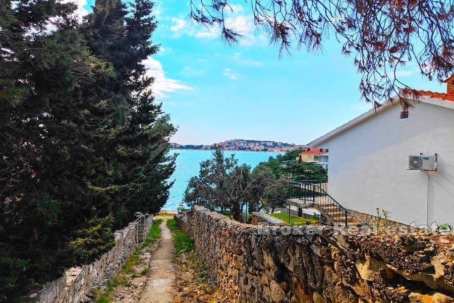 Rogoznica - Baugrundstück mit Haus am Meer
