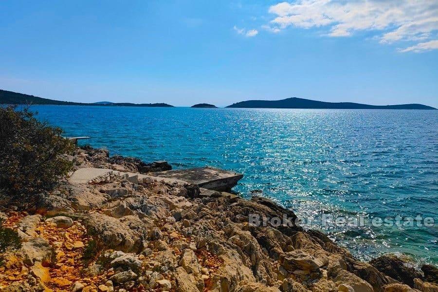 Rogoznica - Stavební pozemek s domem v blízkosti moře
