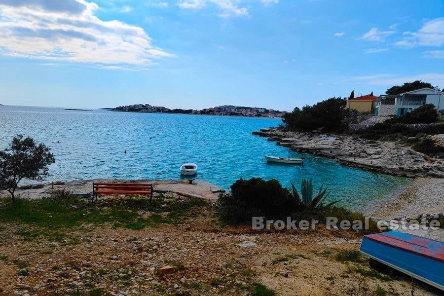 Rogoznica - Stavební pozemek s domem v blízkosti moře