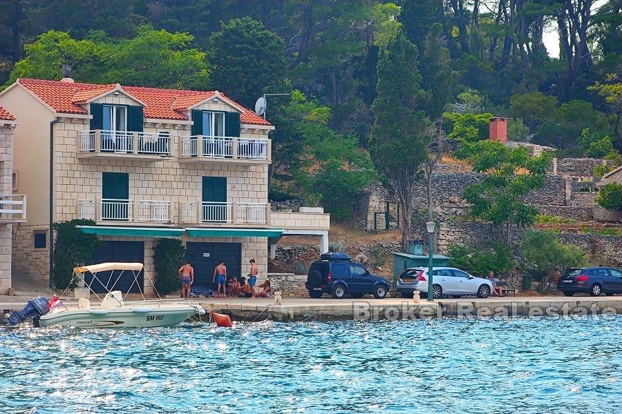 Brac - Lägenhet första raden till havet