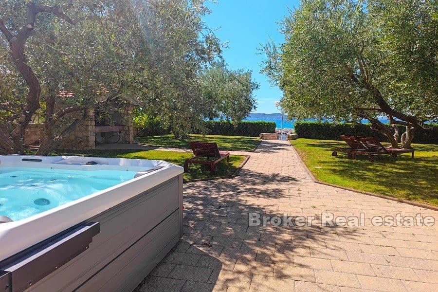 Zadar - Villa första raden till havet