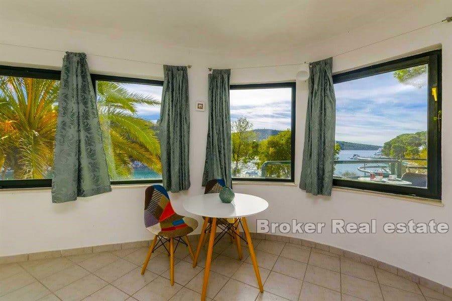 Primosten - Leilighetshus første rad til sjøen