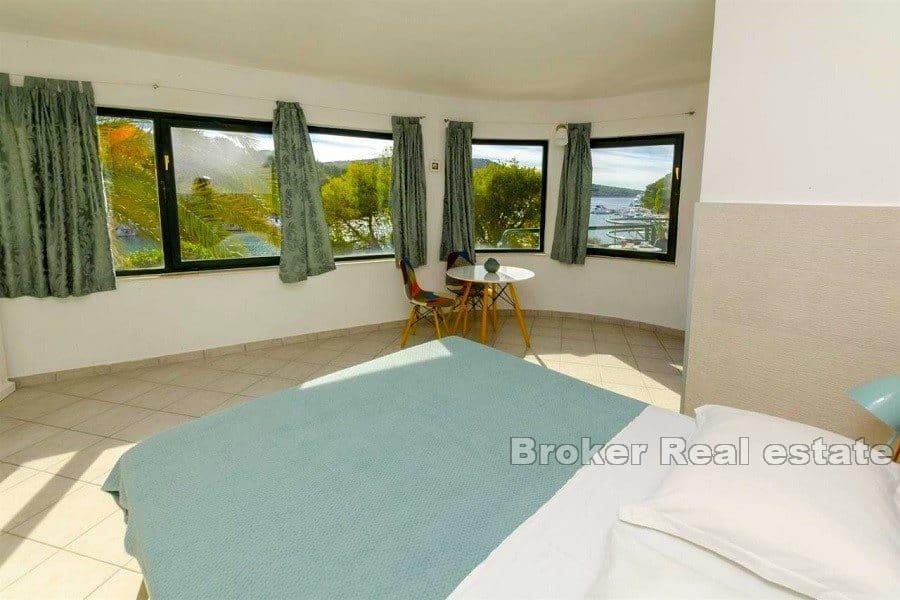 Primosten - Leilighetshus første rad til sjøen