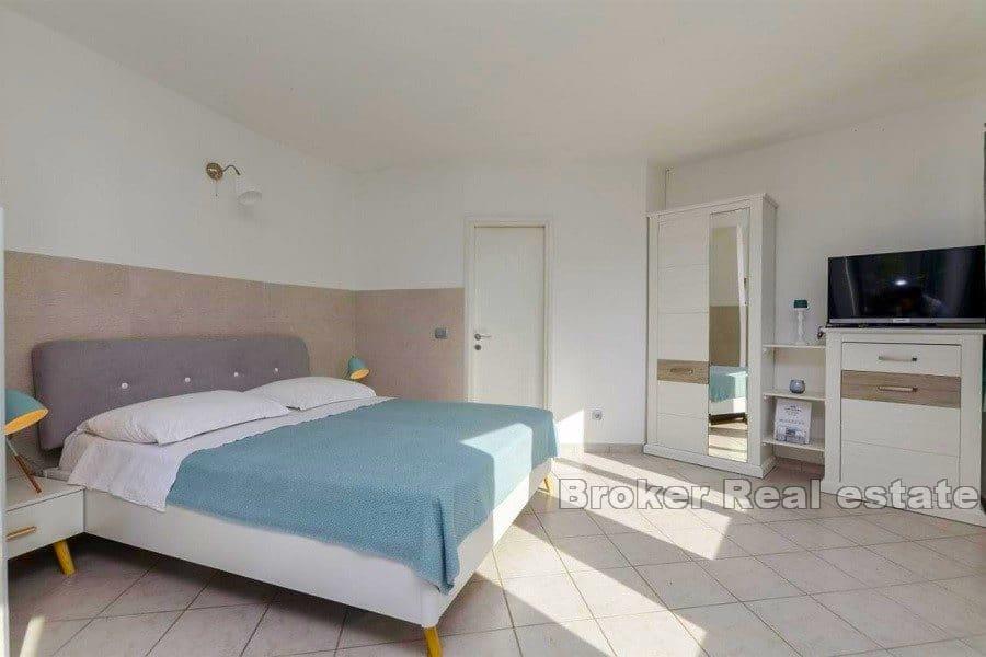 Primosten - Leilighetshus første rad til sjøen