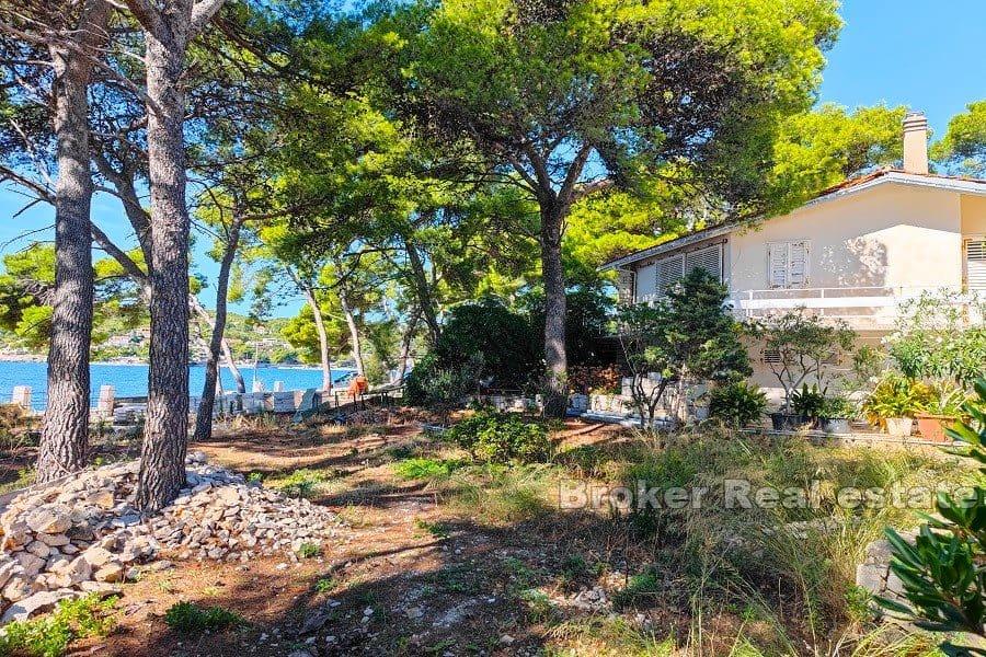 Brac - Maison première rangée de la mer