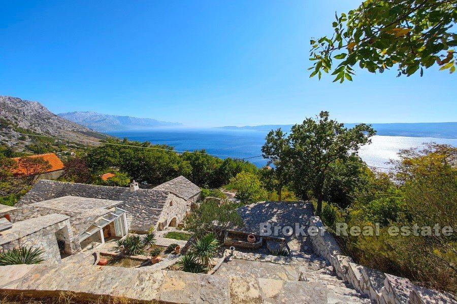 Omis - Case in pietra con vista sul mare