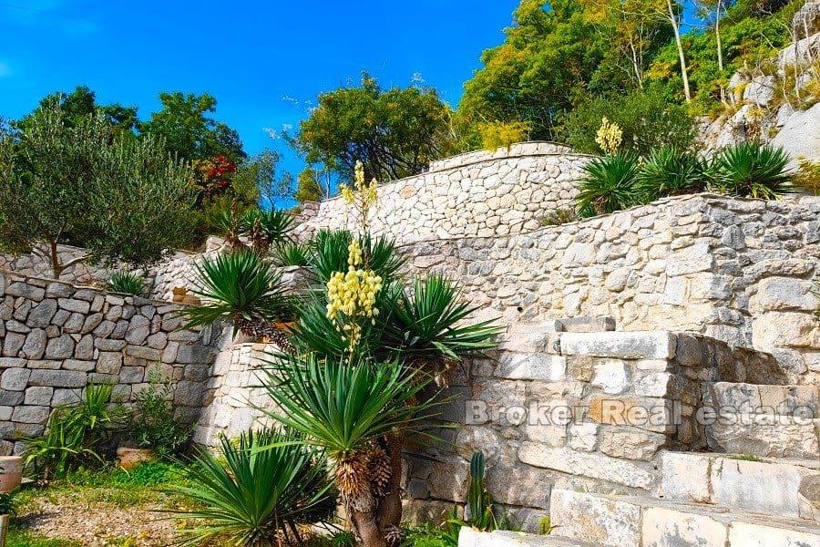 Omis - Case in pietra con vista sul mare