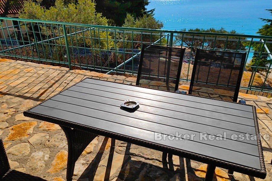 Rogoznica - Kamienny dom pierwszy rząd do morza