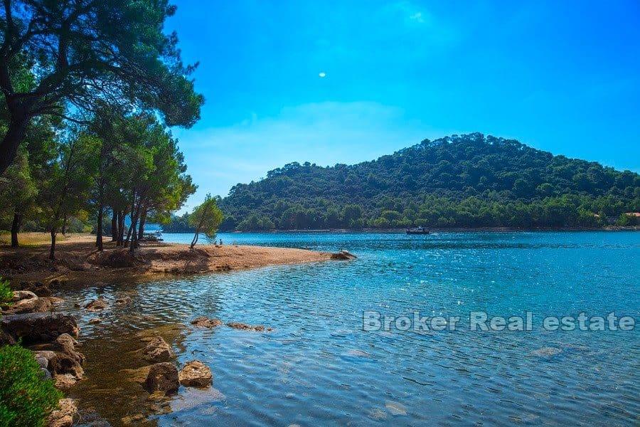 Lastovo - Building land near the sea