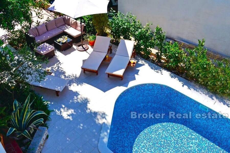 Rogoznica - Lägenhetshus med pool