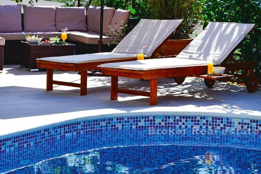 Rogoznica - Lägenhetshus med pool