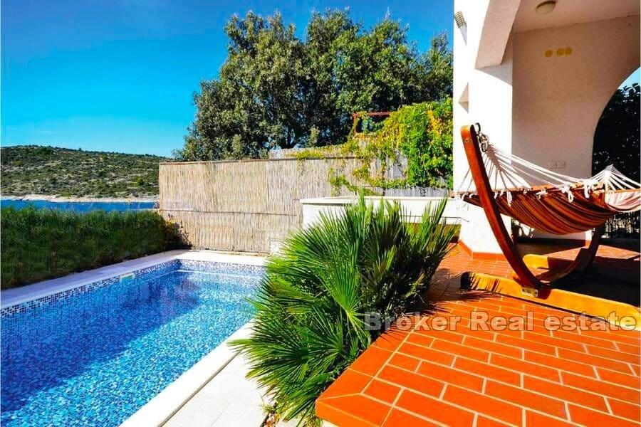 Rogoznica - Lägenhetshus med pool