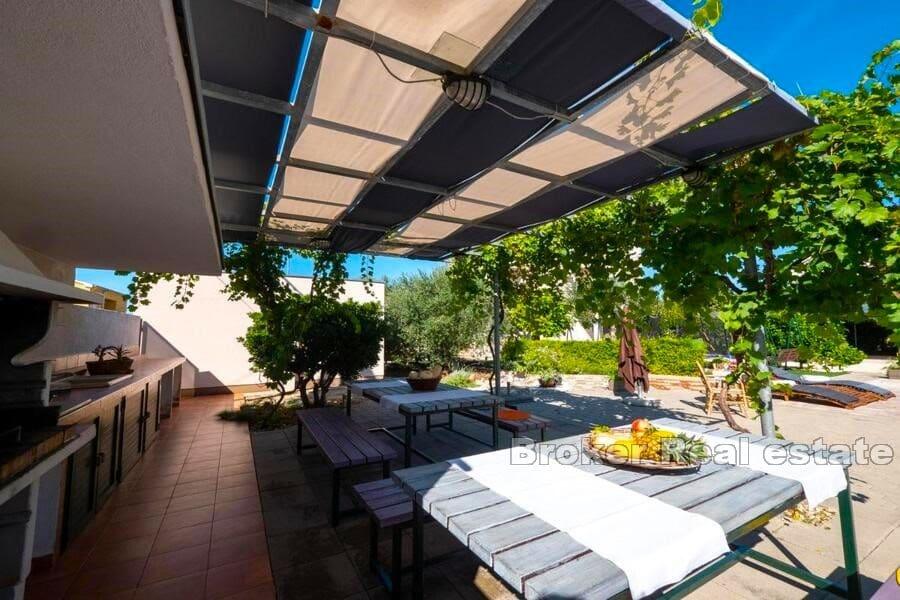 Zadar - Willa apartamentowa z basenem i 8 apartamentami