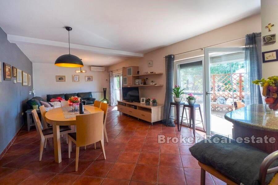 Zadar - Willa apartamentowa z basenem i 8 apartamentami