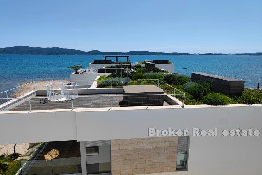 Zadar - Moderní dvoupatrový apartmán, první řada k moři