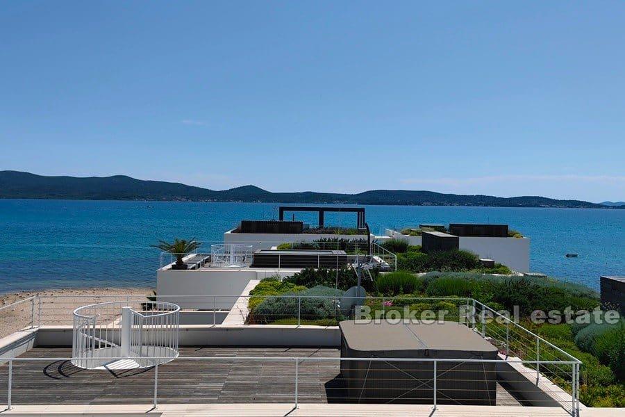 Zadar - Moderní dvoupatrový apartmán, první řada k moři