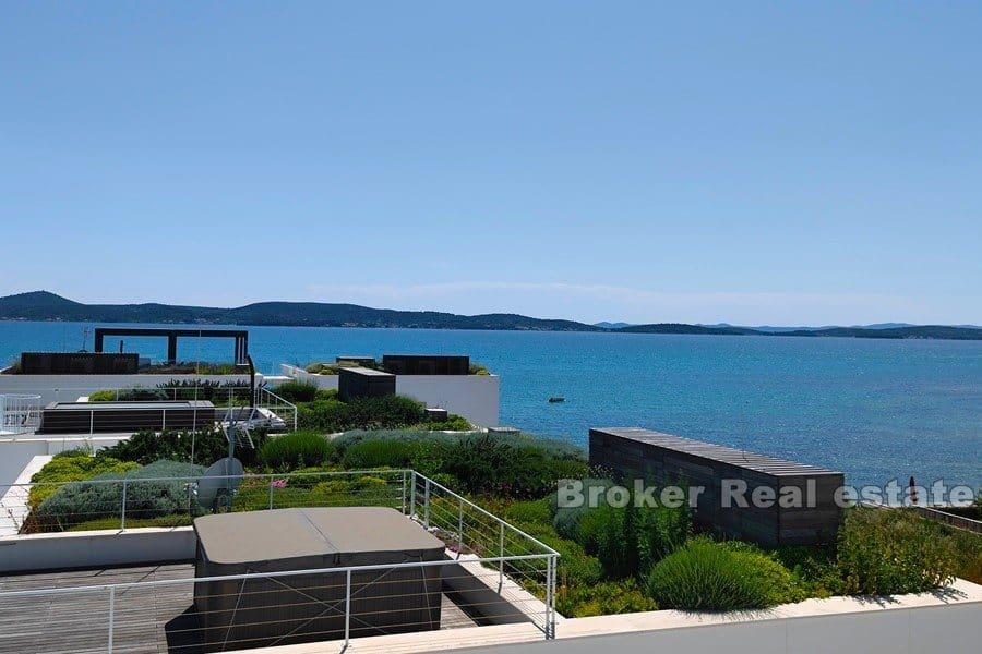 Zadar - Moderní dvoupatrový apartmán, první řada k moři