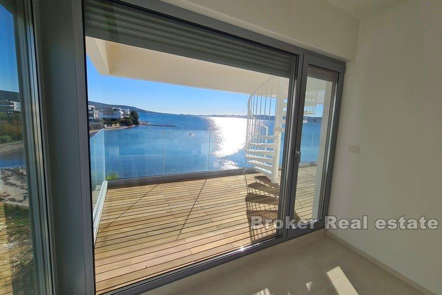 Zadar - Moderní dvoupatrový apartmán, první řada k moři