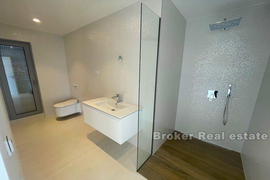 Zadar - Moderní dvoupatrový apartmán, první řada k moři