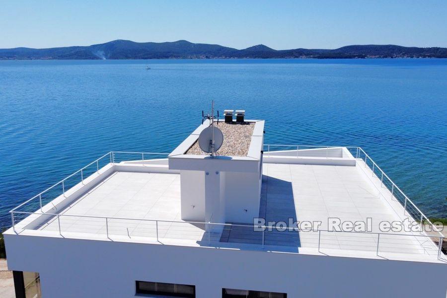 Zadar - luxueux appartement de trois étages au bord de la mer et de la plage