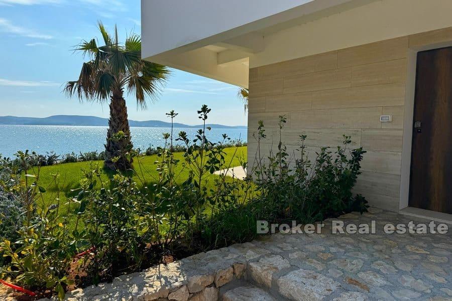 Zadar - luxueux appartement de trois étages au bord de la mer et de la plage