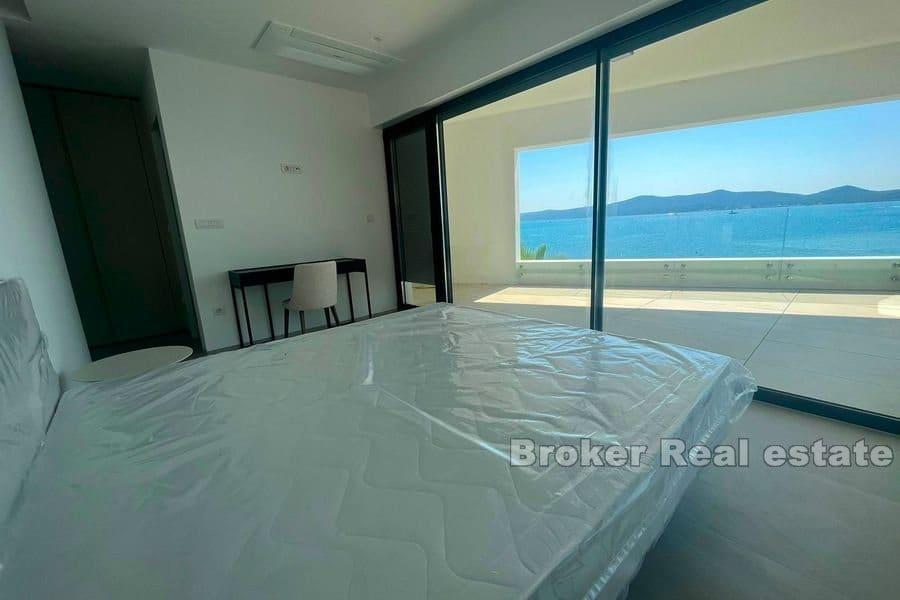 Zadar - luxueux appartement de trois étages au bord de la mer et de la plage