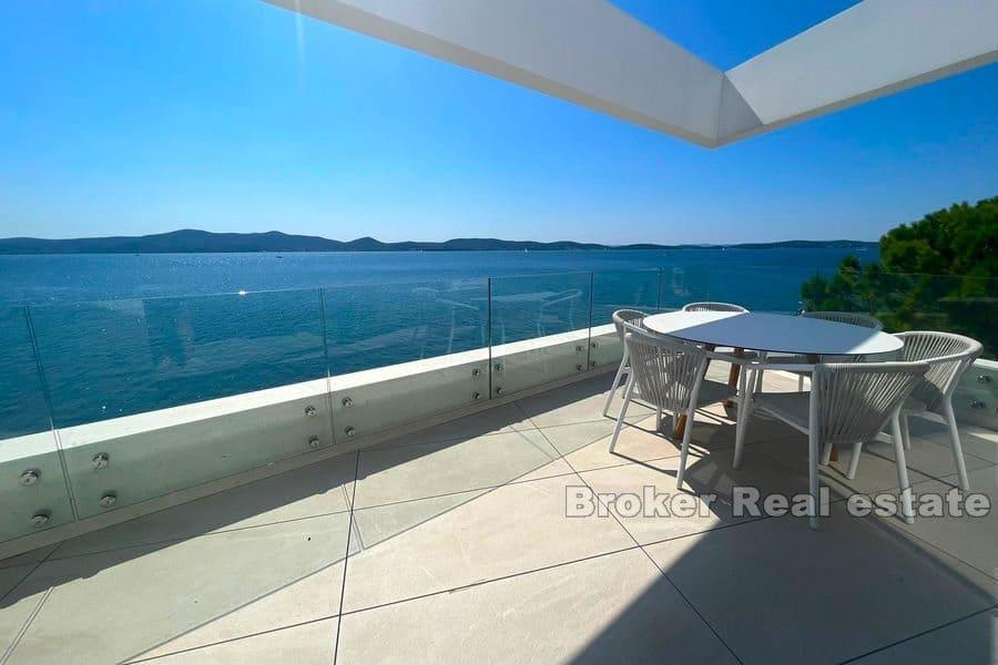 Zadar - luxueux appartement de trois étages au bord de la mer et de la plage