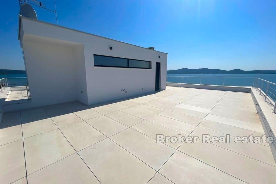 Zadar - luxueux appartement de trois étages au bord de la mer et de la plage