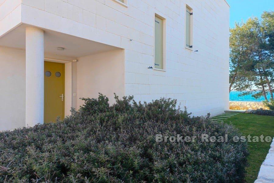 Zadar - nowoczesna willa w pierwszym rzędzie do morza