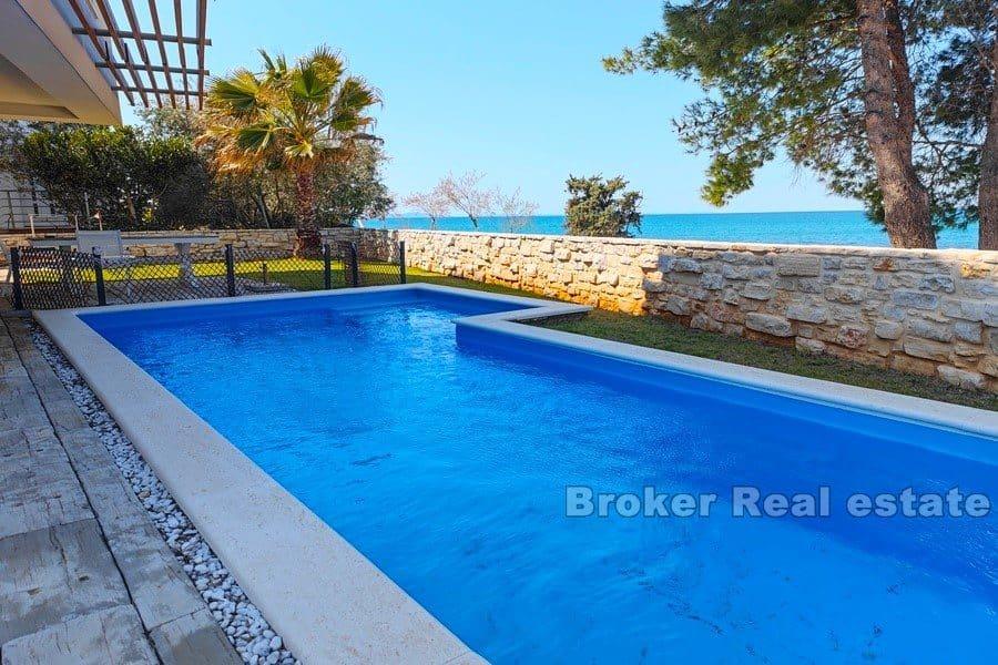 Zadar - nowoczesna willa w pierwszym rzędzie do morza