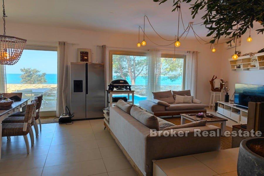 Zadar - nowoczesna willa w pierwszym rzędzie do morza