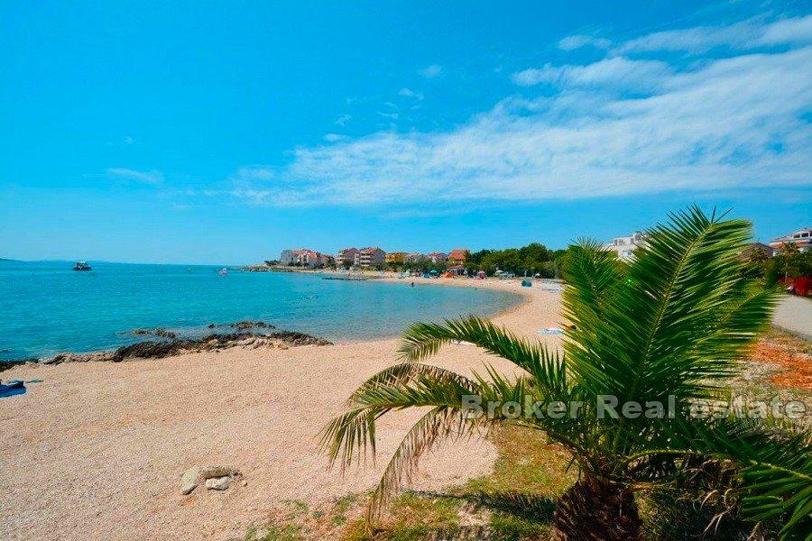 Wyspa Pag - Działka budowlana w pierwszym rzędzie do morza i plaży.