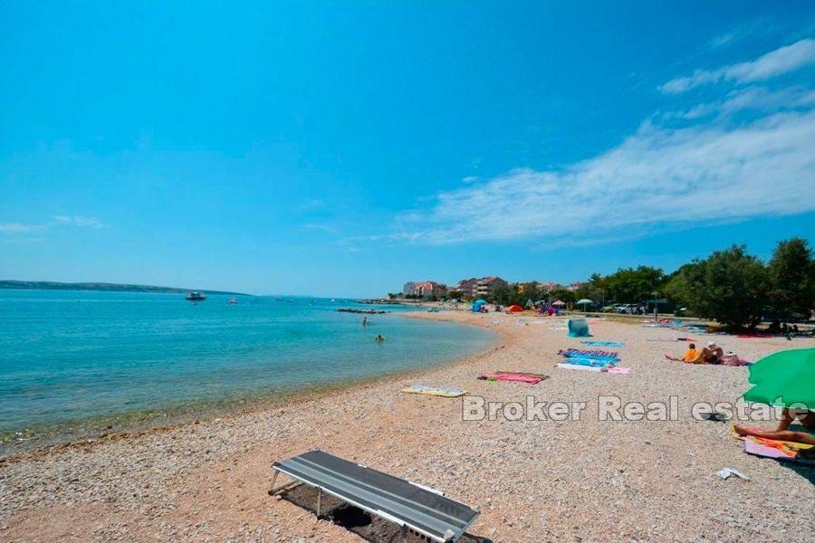 Wyspa Pag - Działka budowlana w pierwszym rzędzie do morza i plaży.