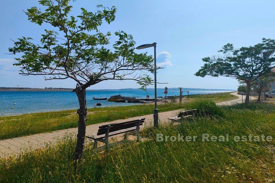 Wyspa Pag - Działka budowlana w pierwszym rzędzie do morza i plaży.