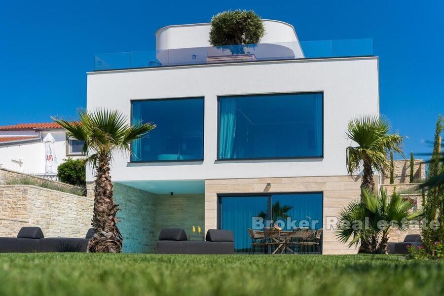 Zadar - Nowoczesna willa w pierwszym rzędzie do morza
