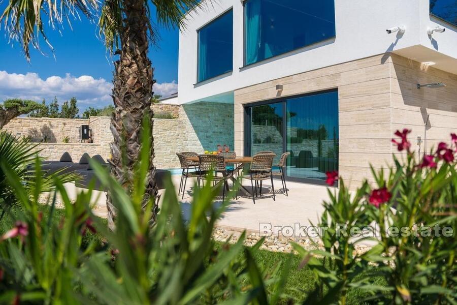 Zadar - Nowoczesna willa w pierwszym rzędzie do morza