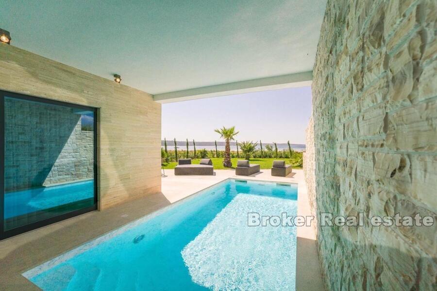 Zadar - Nowoczesna willa w pierwszym rzędzie do morza