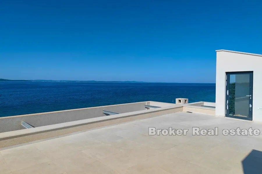 Задар - Новая вилла в первом ряду от моря