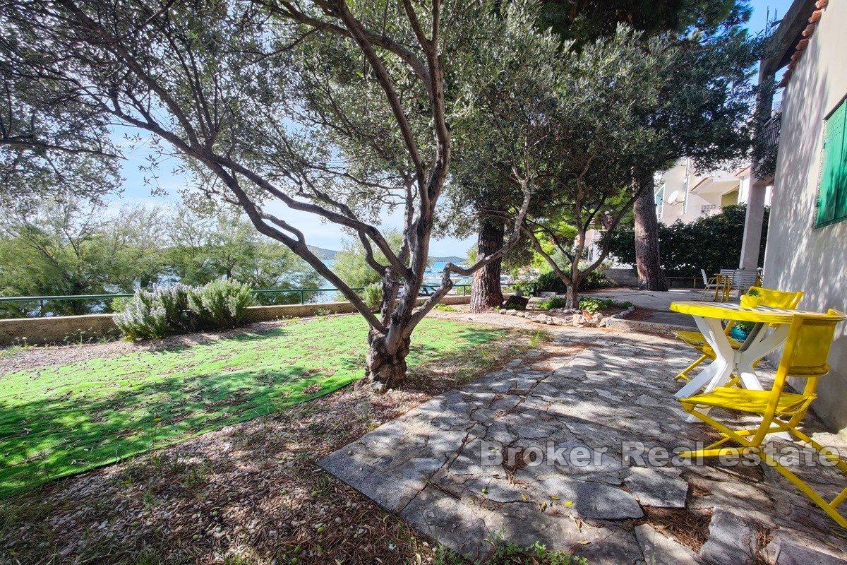 Primošten - Haus am Meer und Strand