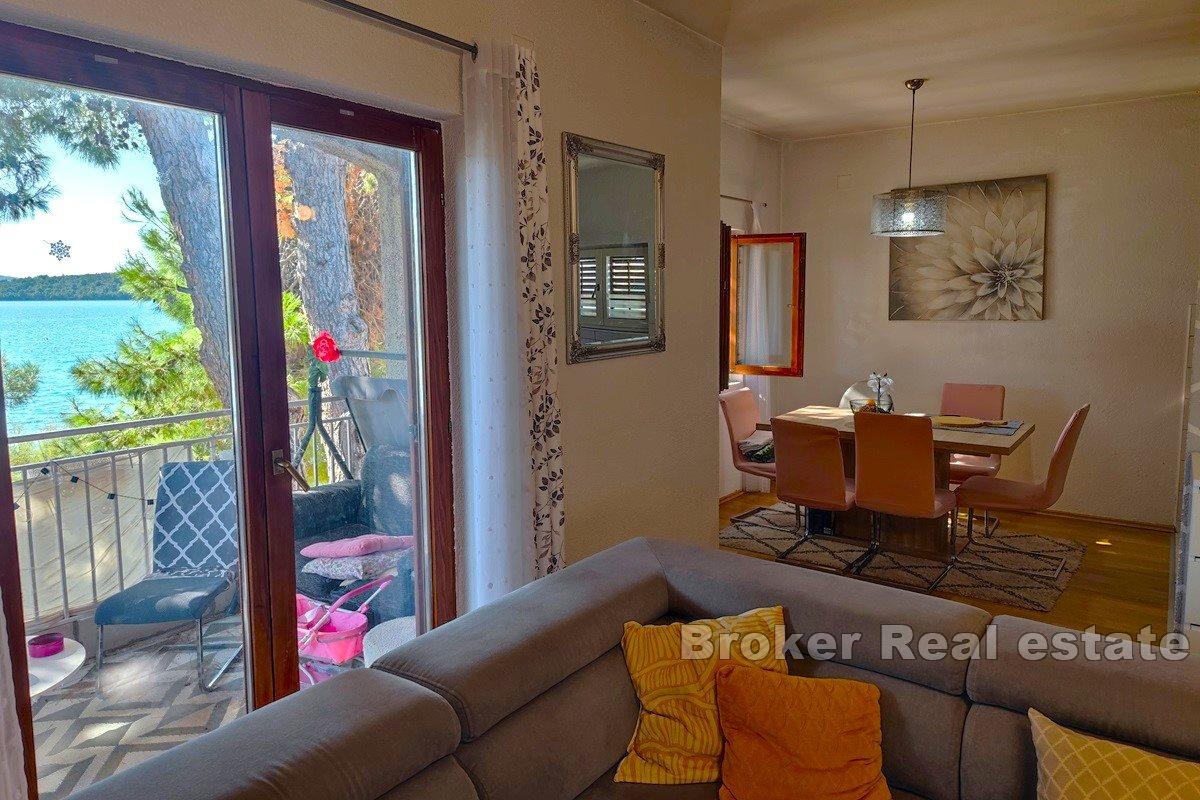 Primošten - Haus am Meer und Strand